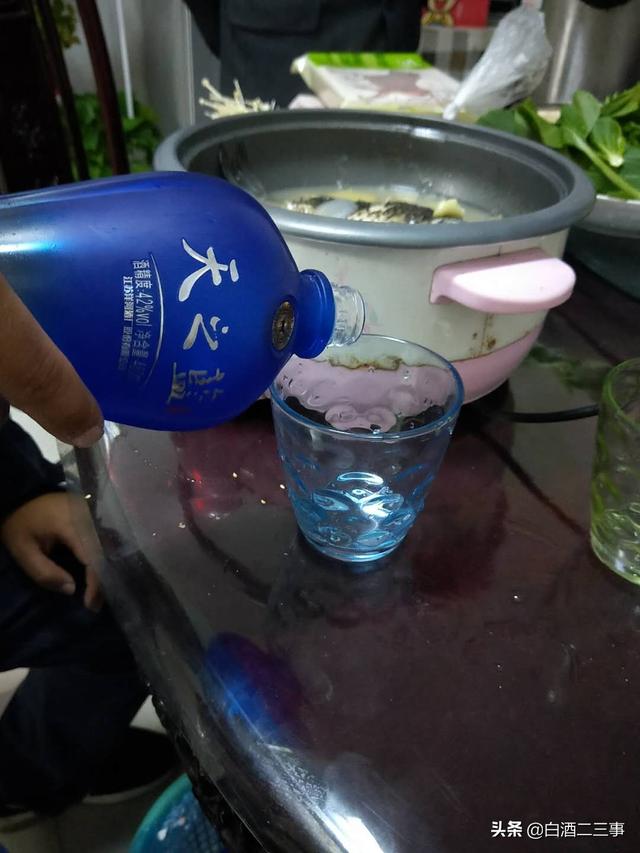 一瓶白酒相當(dāng)于多少瓶啤酒呢？大概十三瓶