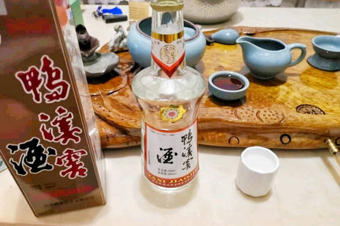 濃香白酒有嗅味能喝嗎(白酒聞著有臭味可以喝嗎)