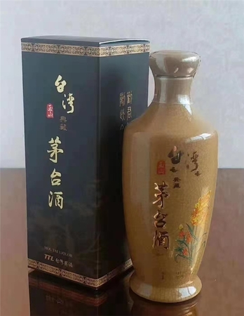 42度綠色瓷瓶梨花春酒多少錢(梨花春酒價(jià)格表42度)