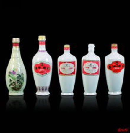 93年花瓷瓶汾酒價格(93年瓷瓶汾酒當年是什么價格)