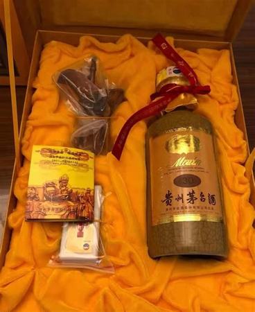 文化研究茅臺(tái)酒瓶回收多少錢(qián),現(xiàn)在還有人回收茅臺(tái)酒瓶嗎